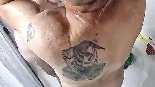 Kocası için duşta sürpriz oral seks