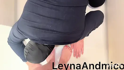 Cewek dominatriks ini dientot habis-habisan sama kontol besar pria ini sampai mengelabui cowok ini untuk ngentot dia habis-habisan