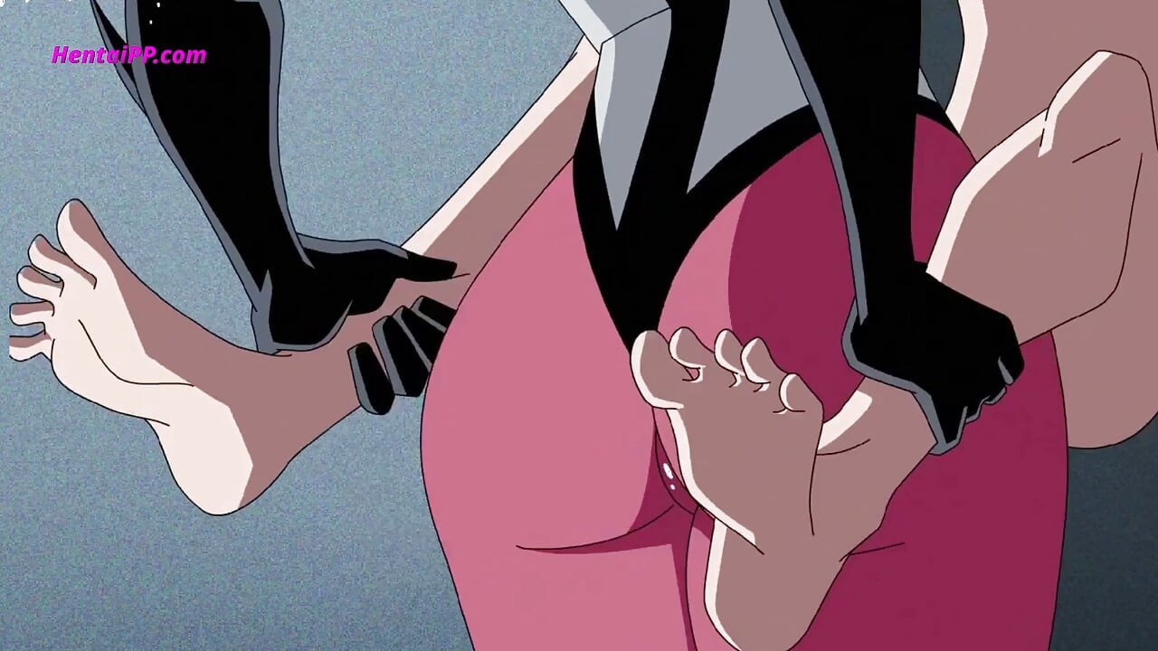벤은 바지에 이미 벗은 채 침대에 앉아 있었고, 그녀는 그에게 기어오르더니 그의 자지를 입에 물고 세게 빨아들였다