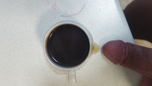 Café aderezado con esperma caliente