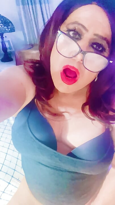 Krissy Sweets vuốt ve cô ấy cô ấy cu