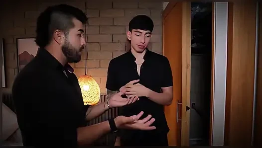 Yanlışlıkla arkadaşımın karısının en iyi arkadaşı gay gibi davranıyorum ve sonunda düğün gününde sikişiyoruz