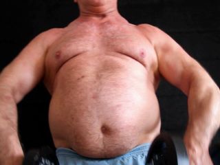 Büyük kıllı gay erkekler adam muscle bear muscle baba bodybuilder