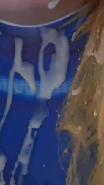 Slatka trans djevojka popije ogromnu količinu sperme iz BBC dilda na Noć vještica (Shemale Gokkun) | Isječak 1