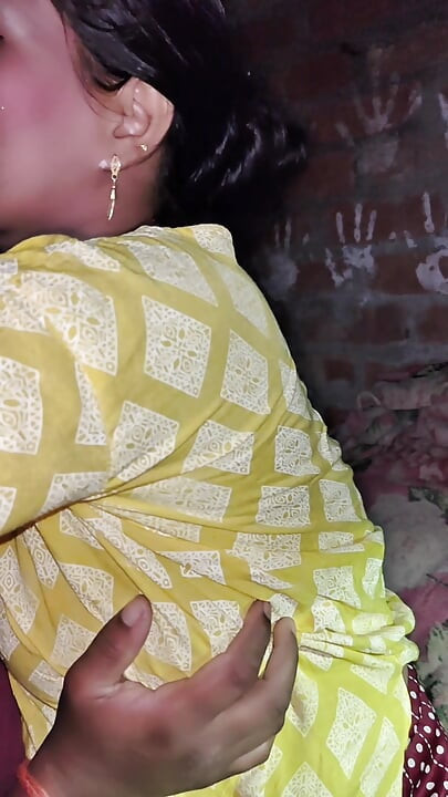 Beutiful village bhabhi sex in home Indian
