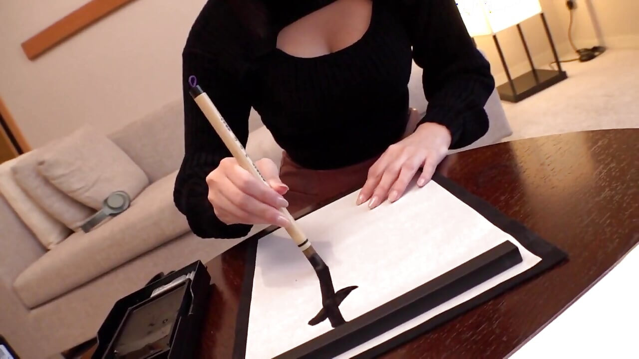1부: 그녀가 벗을 때 마음을 날려 버린 오지는 몸을 가진 수줍은 문학의 아름다움