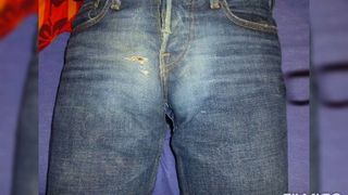 Sperma befleckte, angepisste Jeans 1