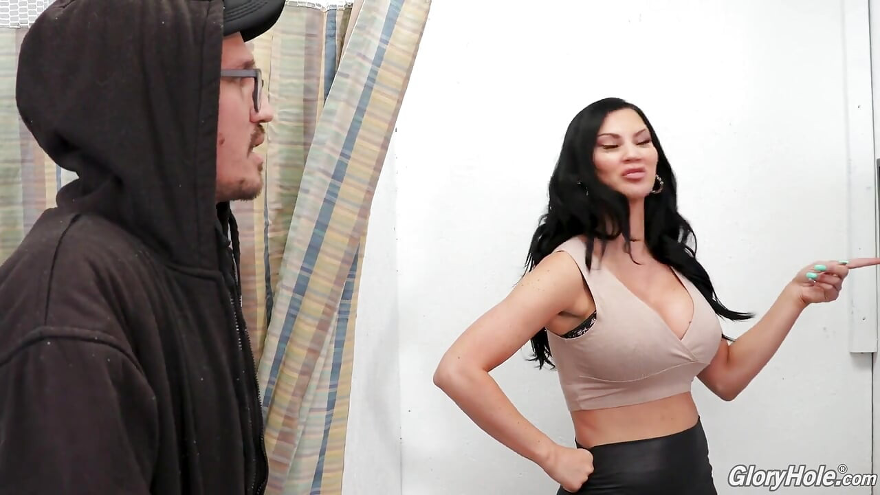 ผู้ผลิตโทเค็นที่ใหญ่ที่สุด - Jasmine Jae