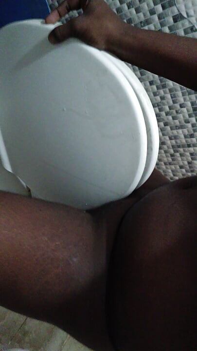 Student u hostelu Ručna jebačina u kupaonici 2