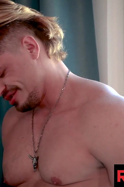 Ekor Pinning Toro lubang mentah