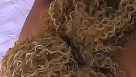 Neuling nina rivera gibt ihren ersten weihnachts-blowjob