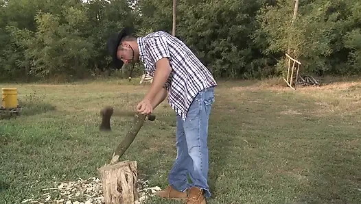 Büyük memeli genç kız açık havada götten sikiliyor