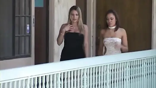 Schwarze Lesbe Dominiert Ihre Blonde - Peitsche, Strap, Alles Dabei