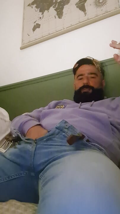 Bearded fuck are masturbator