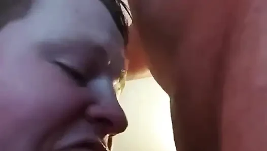 Gırtlağına kadar alıyor babaların yarağı