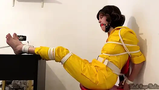 April O'neil Digelitik Sambil Bugil