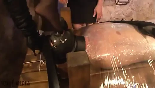 Völlig in Folie Eingewickelt. Facesitting Und Penis Spielereien.