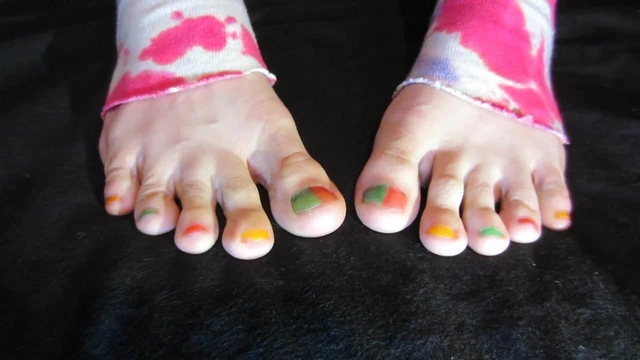 SUCK MY PAINTED TOES