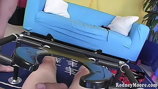 Retro, rothaarige süße schluckt ingwer-busch