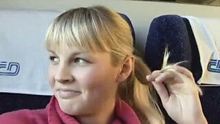 Публичный секс в поезде