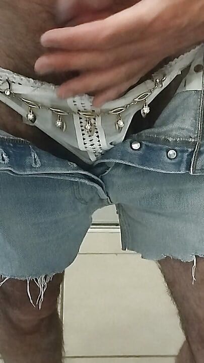 Πραγματικό στρινγκ με αλυσίδα πουτάνας