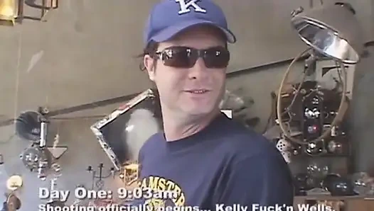 Klasik üçlü göt sikişi göt parmaklıyor büyük yarak emiyor