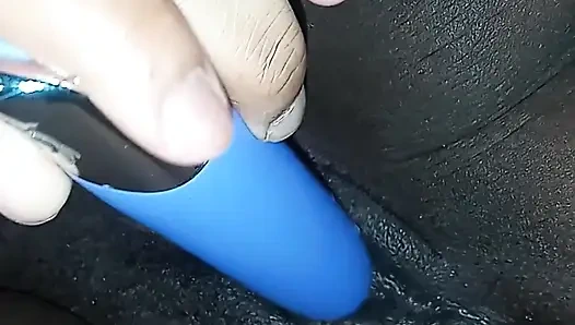 Игра с киской с вибратором