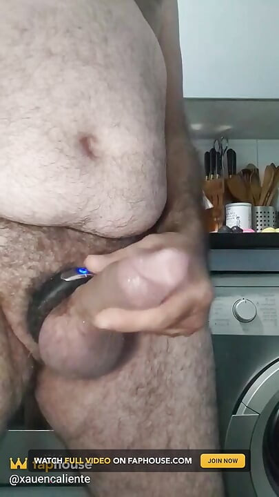 Gordito Guapo Con Polla Grande Y Gorda Con Anillo Sexual Y Plug Anal Grande Dentro De Mi Culitto En Primer Plano