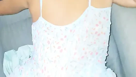 Ayah tiri saya melihat saya dengan DRESS yang sangat pendek dan seksi dan dia tidak ragu untuk menjadikan saya miliknya !! Dia memasukkan jarinya ke dalam anusku:(