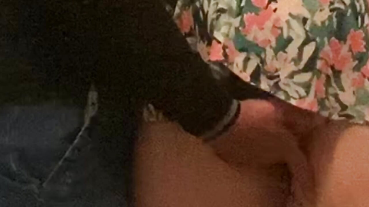 Onnekas Milf masturboi metrossa perverssin toimesta