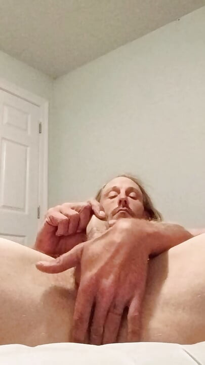 Watch me cum.