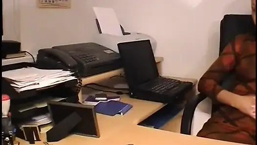 Brünette brünette schlampe bekommt ihre muschi in pov-action tief bespielt