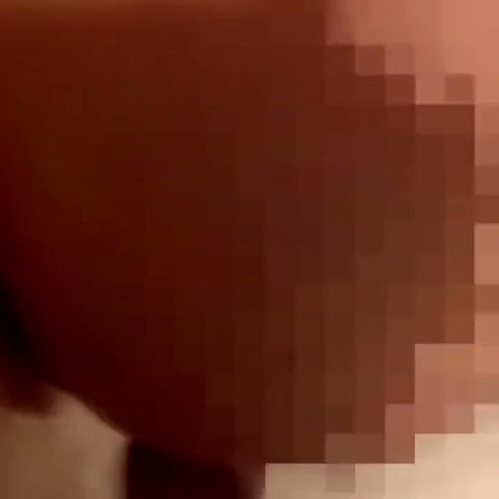 פעם ראשונה שמנסים אנאלי והיא התחננה שלא יפסיקו!