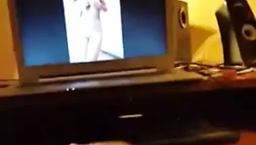 Dasgibee benim için sert boşalıyor
