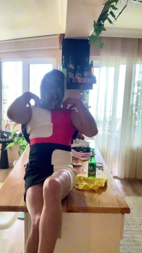 THE MATURE STEPMOMS ZIPPER GOT OPENED.THE END IS SHOCKING | Clip 2