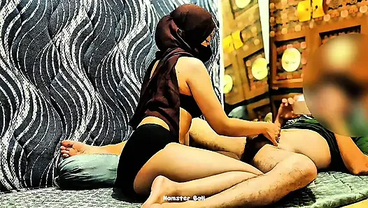 Gadis melayu amatir india umur 18 tahun yang aku entot pakai jilbabnya
