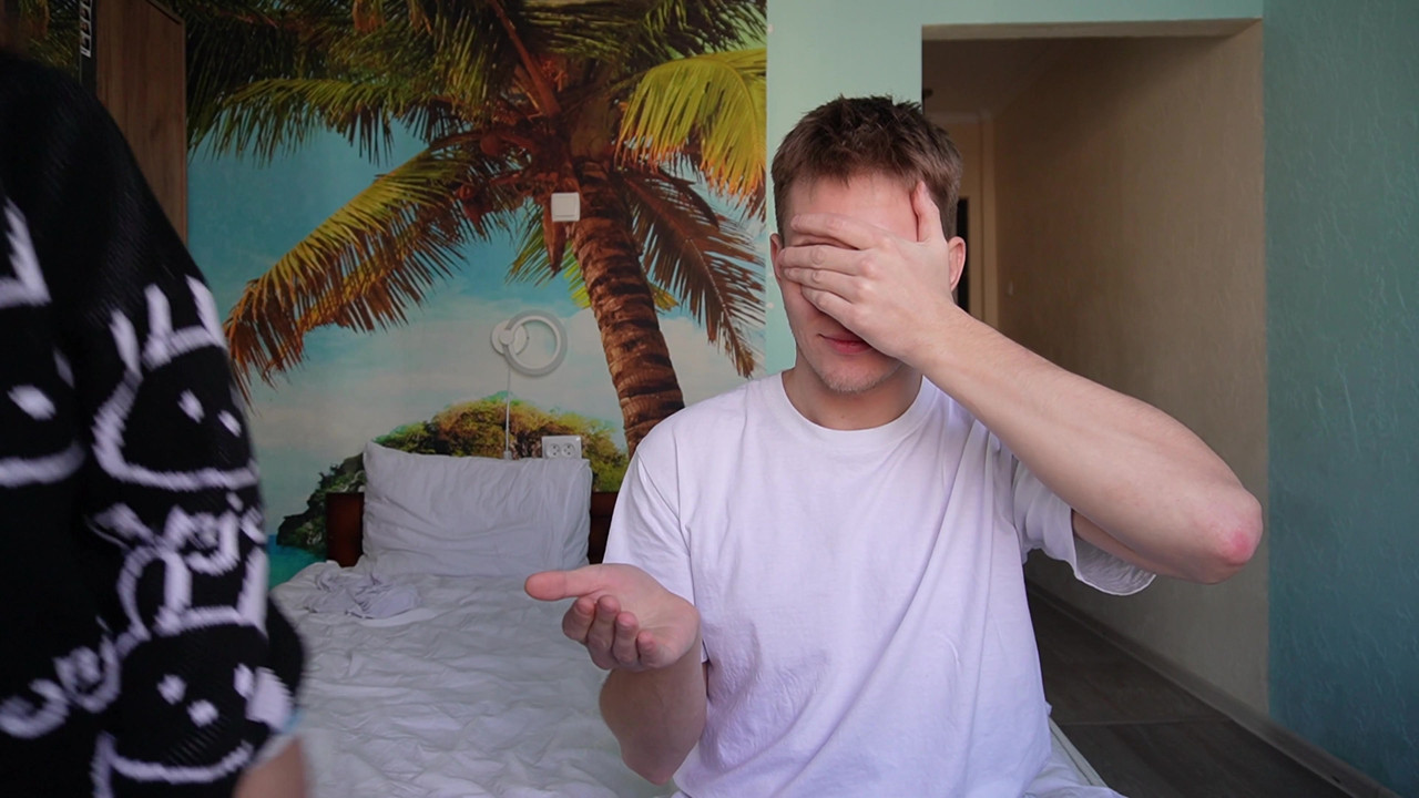 流行的在线游戏在视频博客期间变成继兄弟和继妹之间的性爱