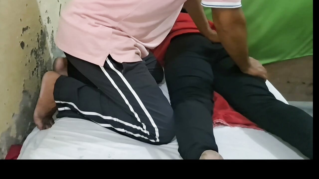 Hintli seksi teyzenin yatma zamanı eğlencesi