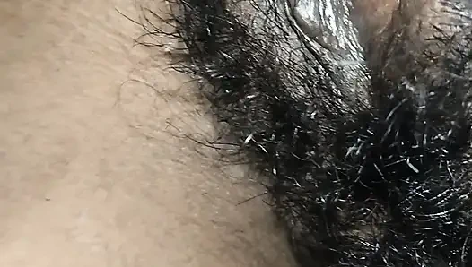 Hintli kadının götüne vurdu