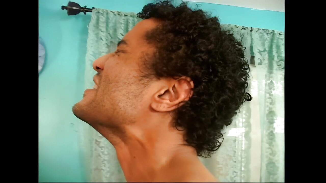 거친 손을 갈망하는 관능적인 여왕