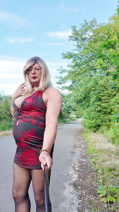 Crossdressing kellycd2022 élvezem az esti vezetést vidéken harisnyában