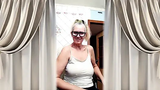 Ateşli ev hanımı lukerya mutfakta