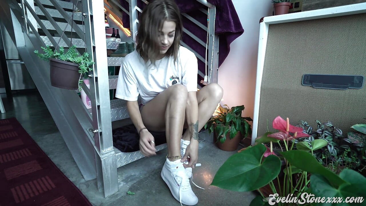 Evelin Smelling Playing Painting Feet