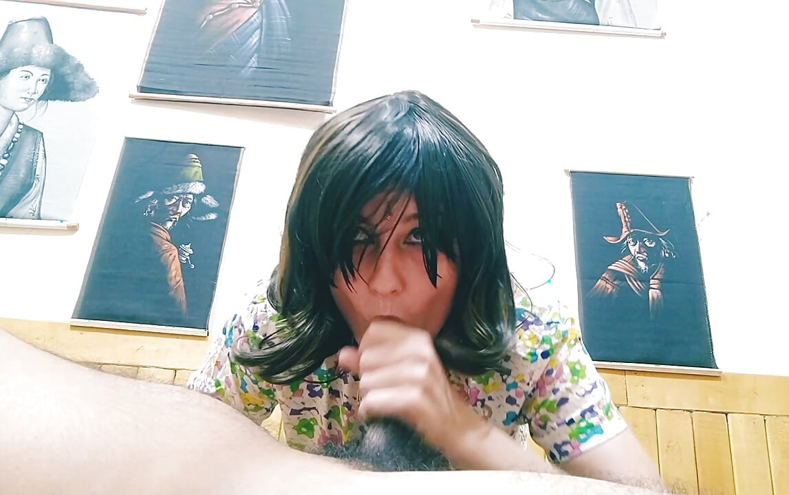 la mensajera me puso cachondo y quiero convertirla en lesbiana