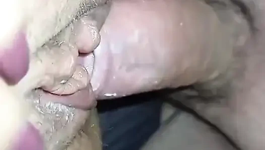 Ondan lezzetli beyaz peynir oluşur