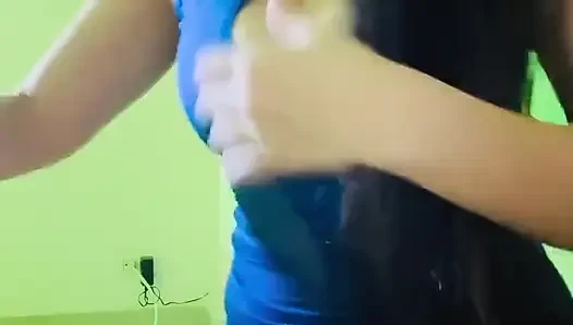 Suaramu melucuti pakaianku