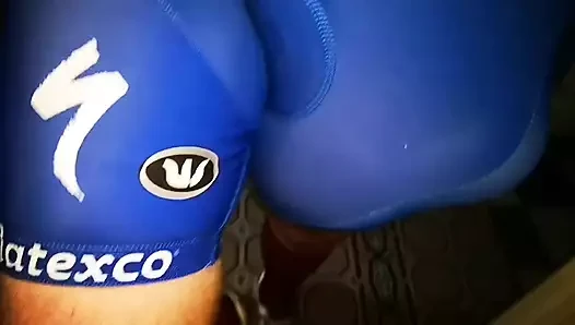 Belgian porn video – A Walking Bulge