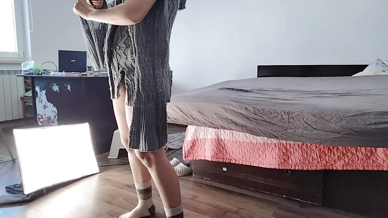 Sexy Mom Dances Naked Around the House. Sexy Brunette Does a Workout at Home Naked.
