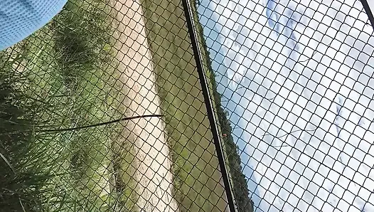 Öffentlicher outdoor-fick mit meinem bbc-stier und er fickt mich auf meinem motorrad