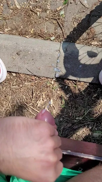 我骑自行车后在公园里射精